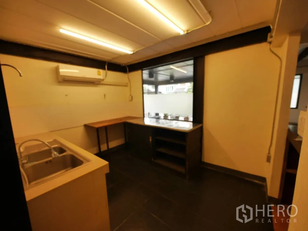 picture For rent Retail Space 150 sqm in Khlong Tan Nuea, Watthana, Bangkok BTS Phrom Phong - 8/10