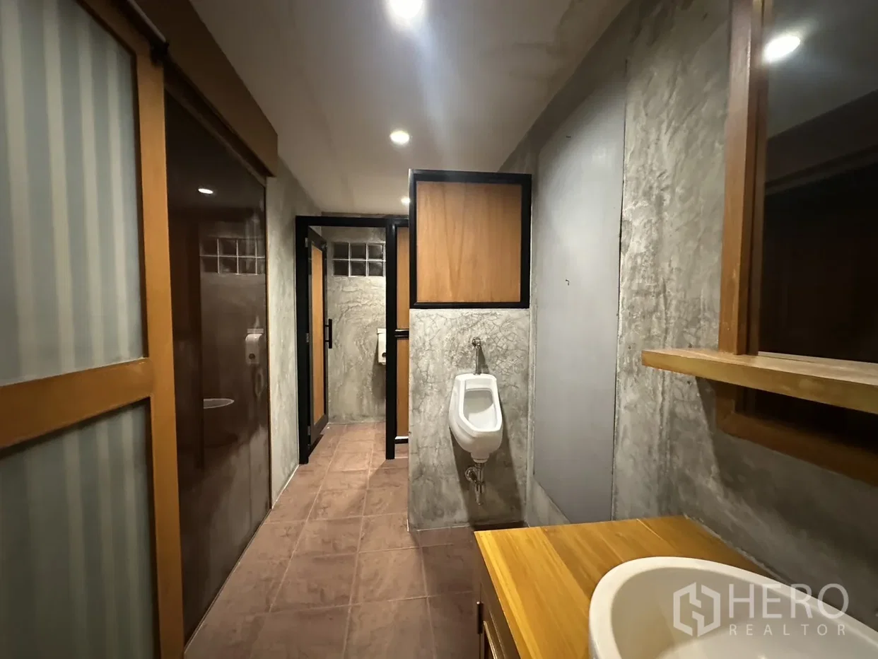 picture For rent Retail Space 172 sqm in Khlong Tan Nuea, Watthana, Bangkok BTS Asok - 7/15