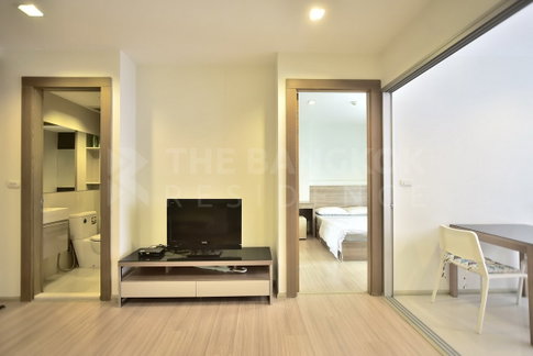 RHYTHM Ratchada-Huaikhwang Special unit at an attractive price near MRT Huai Khwang Station