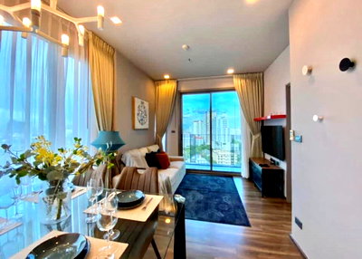Condos for rent : *** Condo for rent : Ceil by Sansiri  1 Big Bedroom Nice decorated  Fully furnished near BTS Ekkamai ***