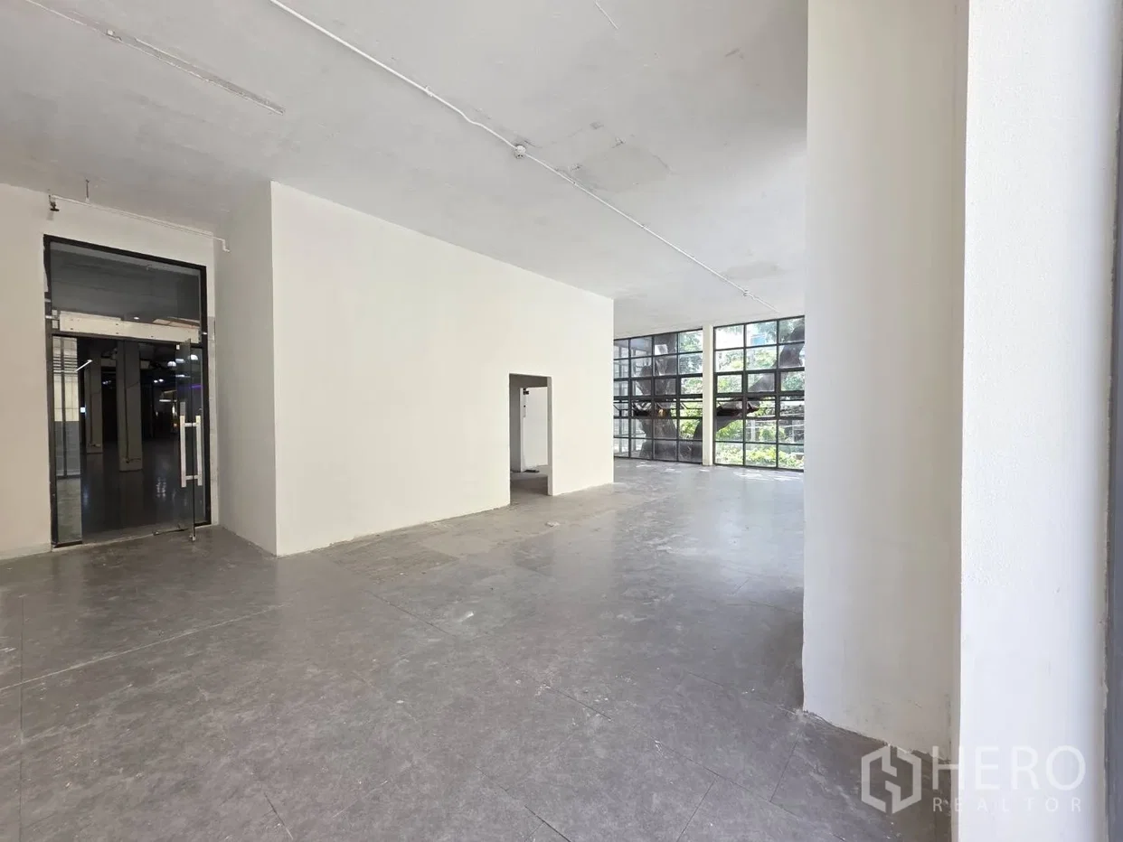 picture For Rent Retail Space 95 sqm in Khlong Toei Nuea, Watthana, Bangkok BTS Asok - 3/5