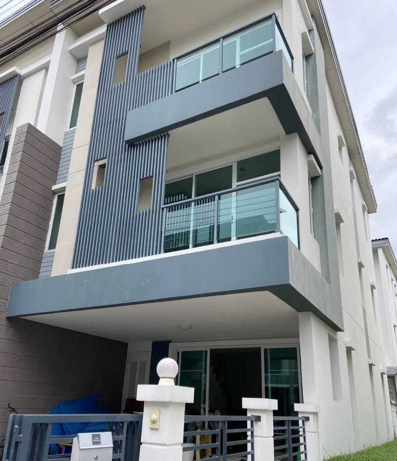 รูป 🏡✨ ให้เช่าทาวน์โฮมหลังมุม Town Avenue ศรีนครินทร์ | ใกล้ MRT ศรีนุช เพียง 700 เมตร - รูปที่ 1/7
