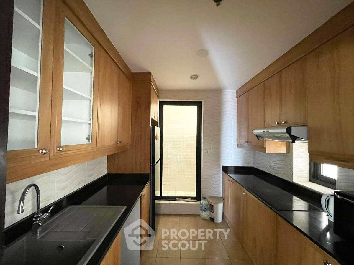picture 2-BR Condo at Baan Piya Sathorn near MRT Si Lom (ID 1730537) - 4/9