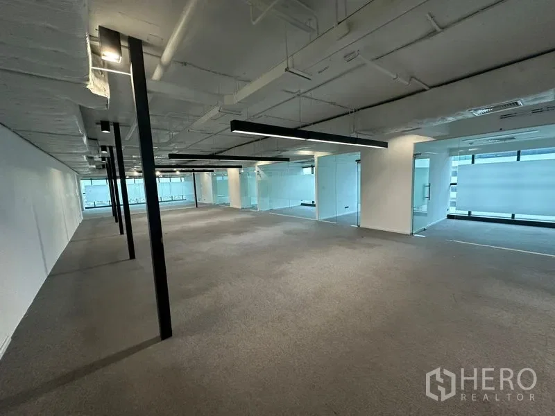 picture For rent Office Space 450 sqm in Watthana, Bangkok BTS Ekkamai - 7/12