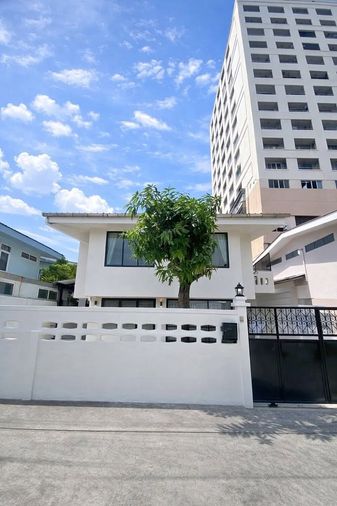 ให้เช่าบ้านเดี่ยว 5 ห้องนอน 50 ตร.ว. เขตห้วยขวาง