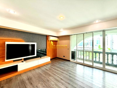 Condos for sale : Royal Castle | Renovated 4 Bed Condo in Phrom Phong Area - BR18837CD