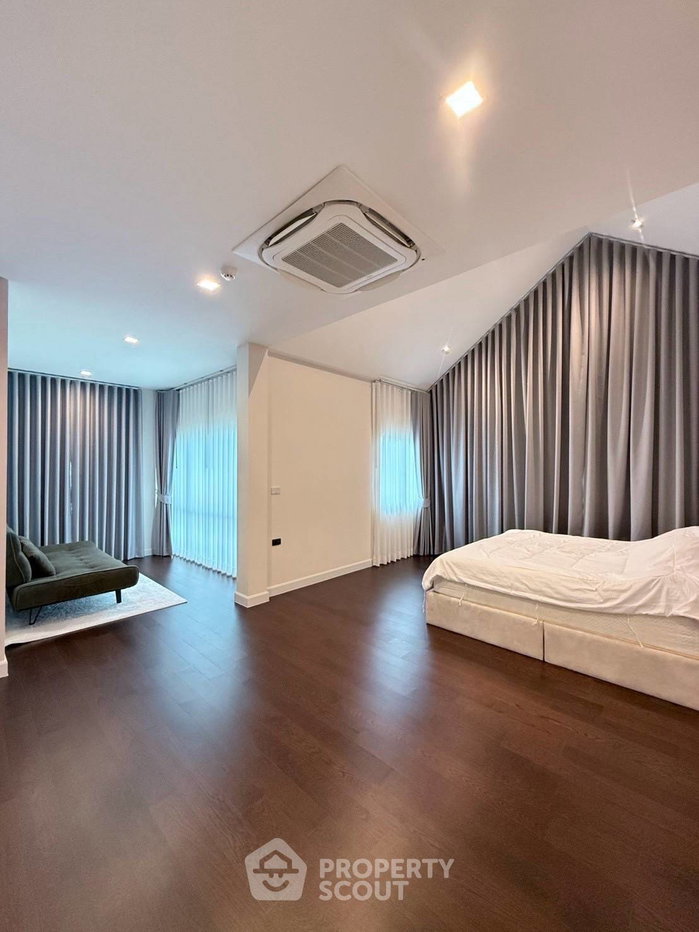 picture Spacious 4-BR House, 331 Sqm At Bangkok Boulevard Signature Chaengwattana (ID 3371604) - 6/7