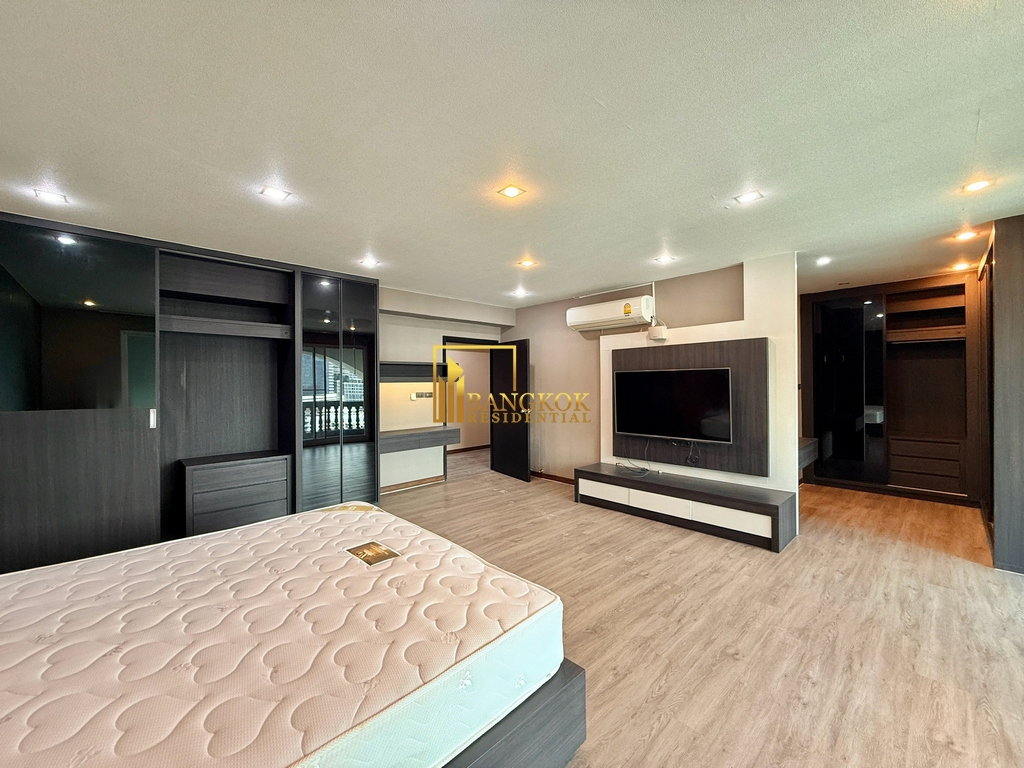 picture Royal Castle | Renovated 4 Bed Condo in Phrom Phong Area - BR18837CD - 16/50