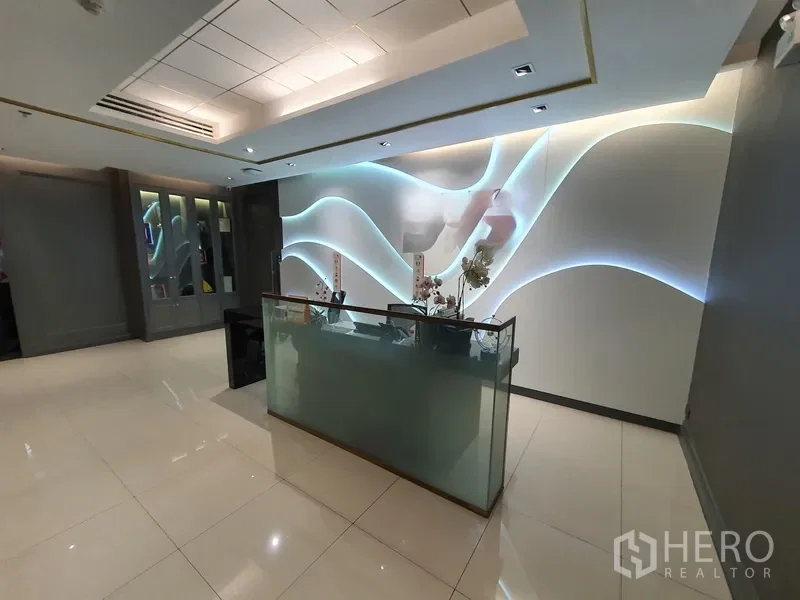 picture For rent Office Space 697 sq.m. in Khlong Toei, Khlong Toei, Bangkok BTS Asok - 1/14