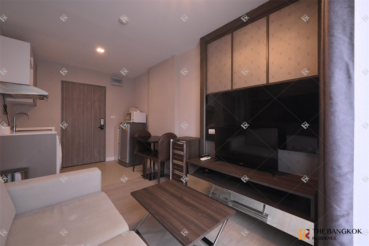 picture Metro Luxe Ratchada Unit Priced Below Market - 1/10