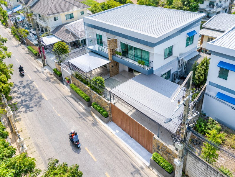 รูป ติดถนนโพธิ์แก้ว ใกล้สนามไดร์ฟกอล์ฟโพธาลัย จอดรถได้ 30–40คัน ให้เช่า 200 ตร.ว. พร้อมสำนักงาน 1,000 ตร.ม. ห้องประชุม และโกดัง 2 ชั้น - รูปที่ 8/8