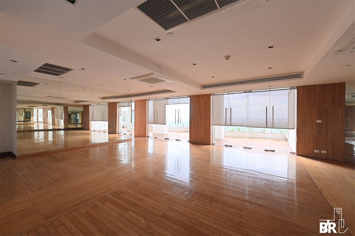 picture The Pano Luxury Condo Ready to Move-in at the Best Location - 8/9