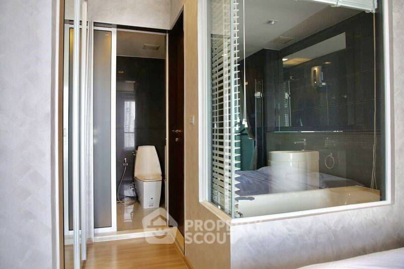 picture 30th-Floor 1-BR Condo At Rhythm Sathorn Near BTS Saphan Taksin (ID 3370797) - 4/10