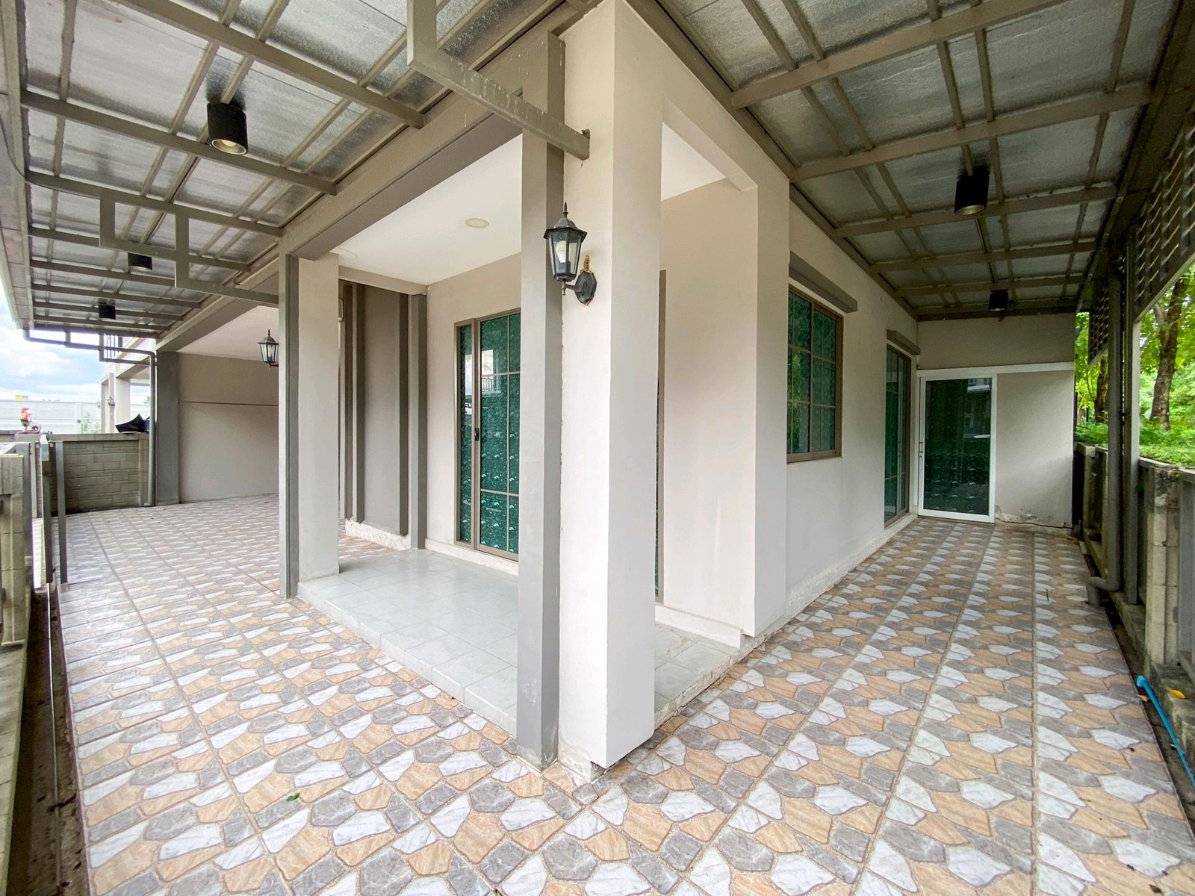 รูป ขายบ้านแฝด 2 ชั้น แปลงมุม 35.6 ตร.ว. ม.เสนา วิลล่า วงแหวน-บางบัวทอง — 4 นอน 3 น้ำ ต่อเติมครัวพร้อมใช้งาน เพียง 3.7 ล้านบาท! - รูปที่ 18/45