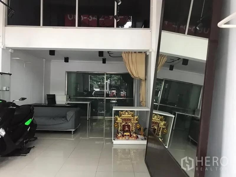 picture For rent Retail Space 80 sqm in Khlong Tan Nuea, Watthana, Bangkok BTS Ekkamai - 1/3