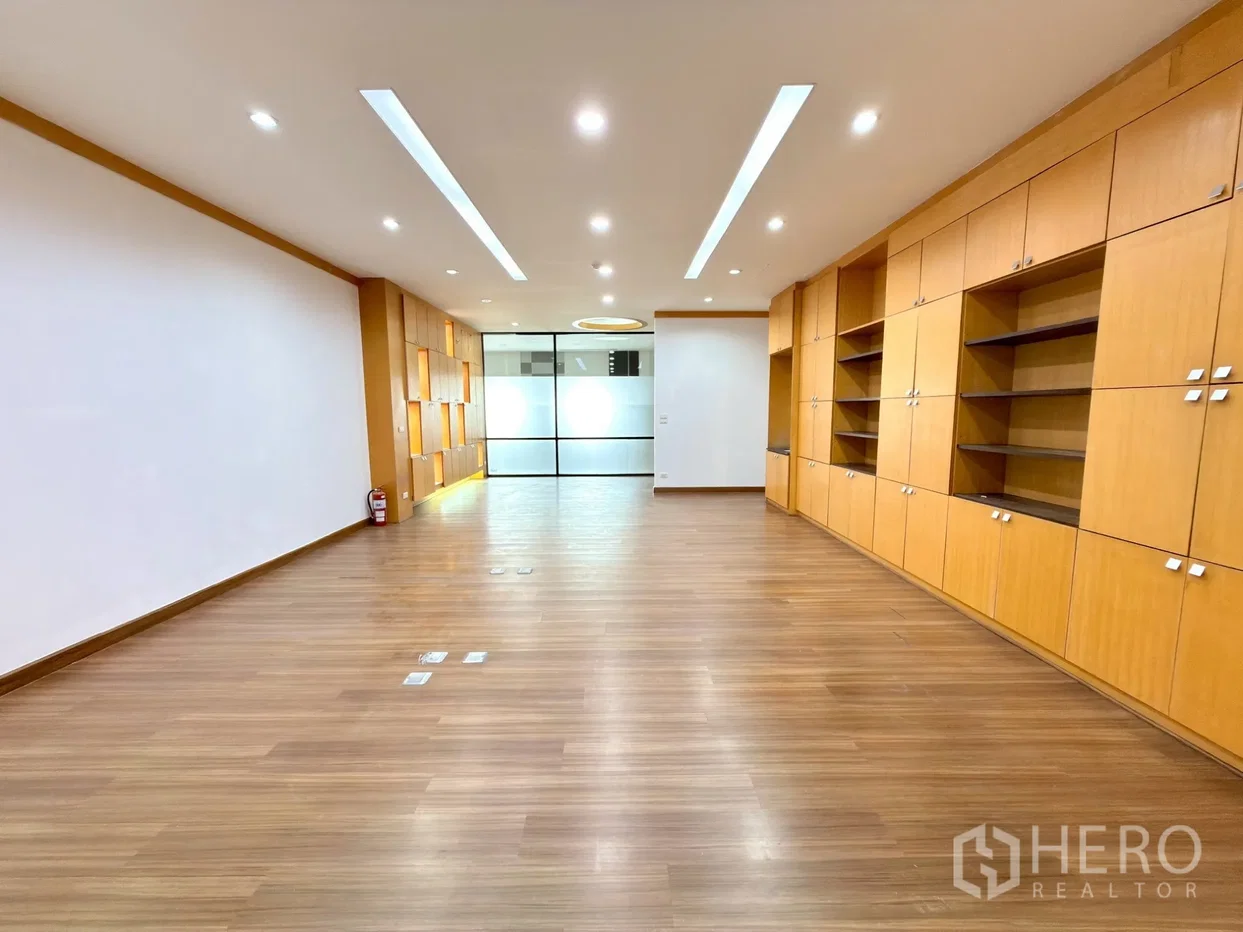 picture For rent Office Space 96 sqm in Khlong Tan Nuea, Watthana, Bangkok BTS Ekkamai - 6/11