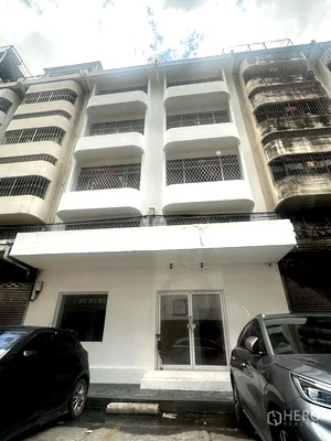 Shophouses for rent เอกมัย 5 : For Rent Shophouse 450 sq.m. in Khlong Tan Nuea, Watthana, Bangkok BTS Ekkamai