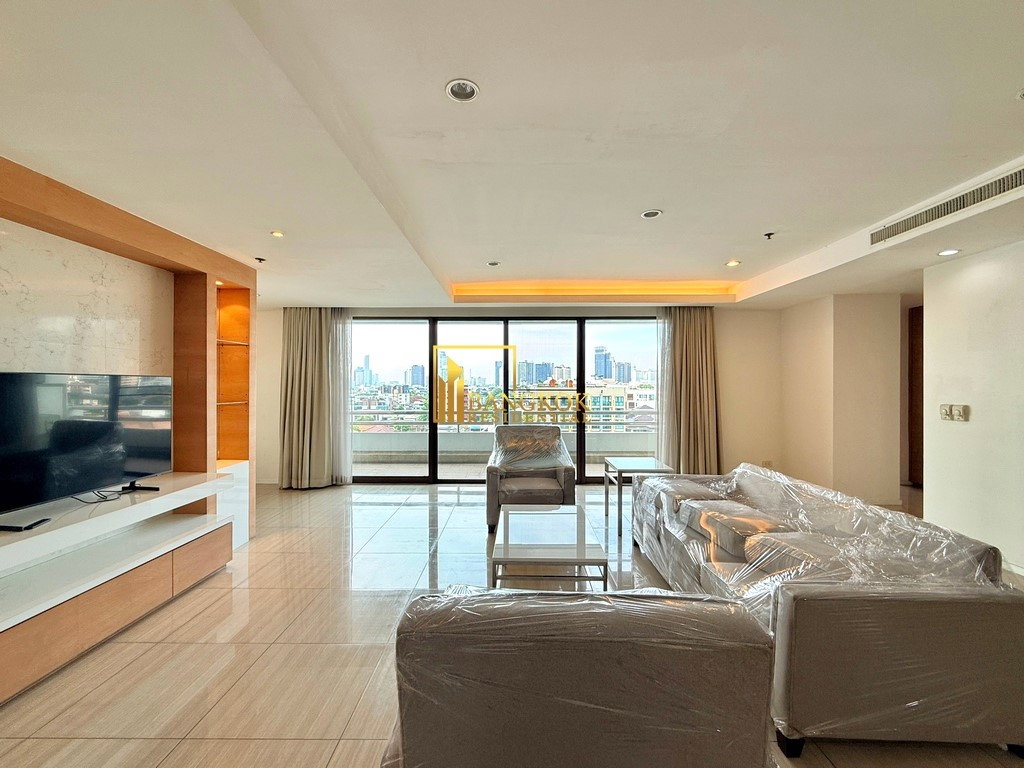 picture Fully Renovated 4 Bedroom Luxury Apartment in Ekkamai Area - BR20196AP - 2/56