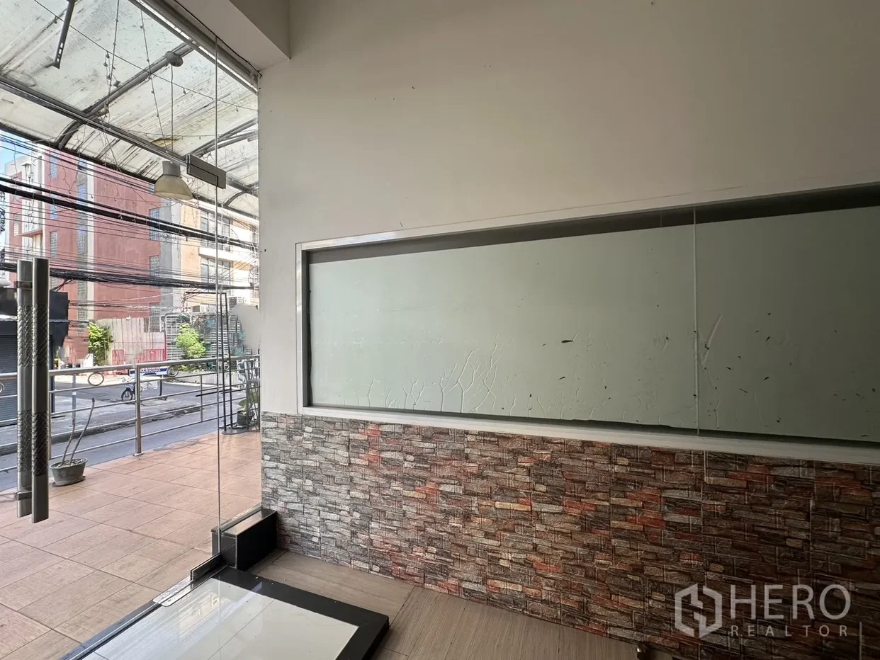 picture For Rent Retail Space 96 sqm in Khlong Toei, Khlong Toei, Bangkok BTS Nana - 13/15