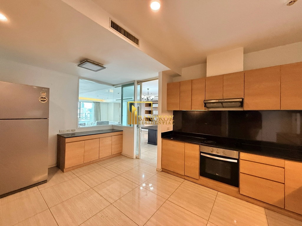 picture Fully Renovated 4 Bedroom Luxury Apartment in Ekkamai Area - BR20196AP - 8/56