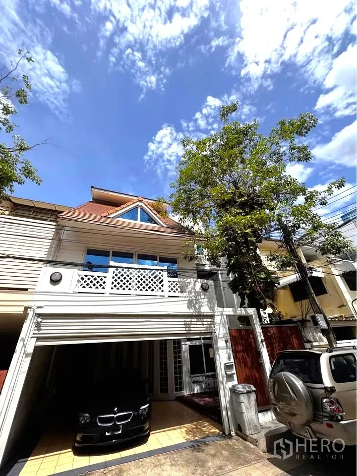 4-bed townhouse for rent, 430 sqm, 45 sq wah, Huai Khwang
