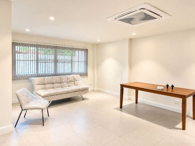 รูป เช่า พูลวิลล่าสุดหรู โซนสันทราย เชียงใหม่  Modern Barn Home Pool Villa บ้านพักสุดพิเศษบนพื้นที่กว่า 358 ตร.ว. พร้อมบ้านหลายหลังในบริเวณ เดียวกัน - รูปที่ 6/32