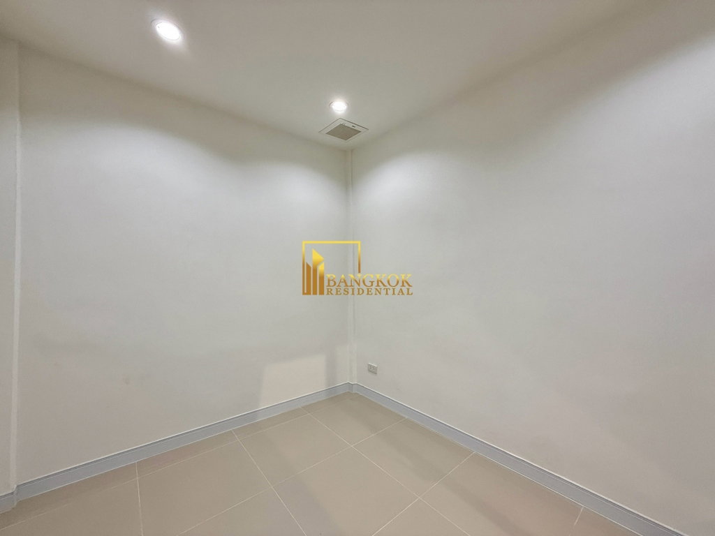 รูป Renovated 3 Bedroom Townhouse For Rent in Sathorn Area - BR49106TH - รูปที่ 8/26