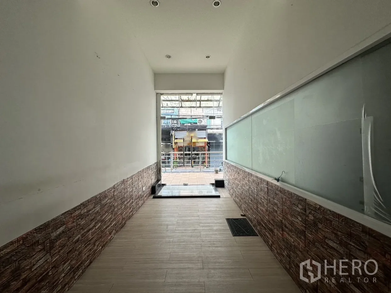 picture For Rent Retail Space 96 sqm in Khlong Toei, Khlong Toei, Bangkok BTS Nana - 11/15