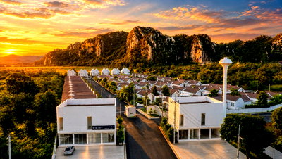 เช่าทาวน์โฮม สระบุรี : Serene Courtyard ทาวน์โฮม ห้องพัก สระบุรี "วิวเขาพาโนราม่า" จากในบ้าน! ตื่นปุ๊บเห็นวิวภูเขาปั๊ป
