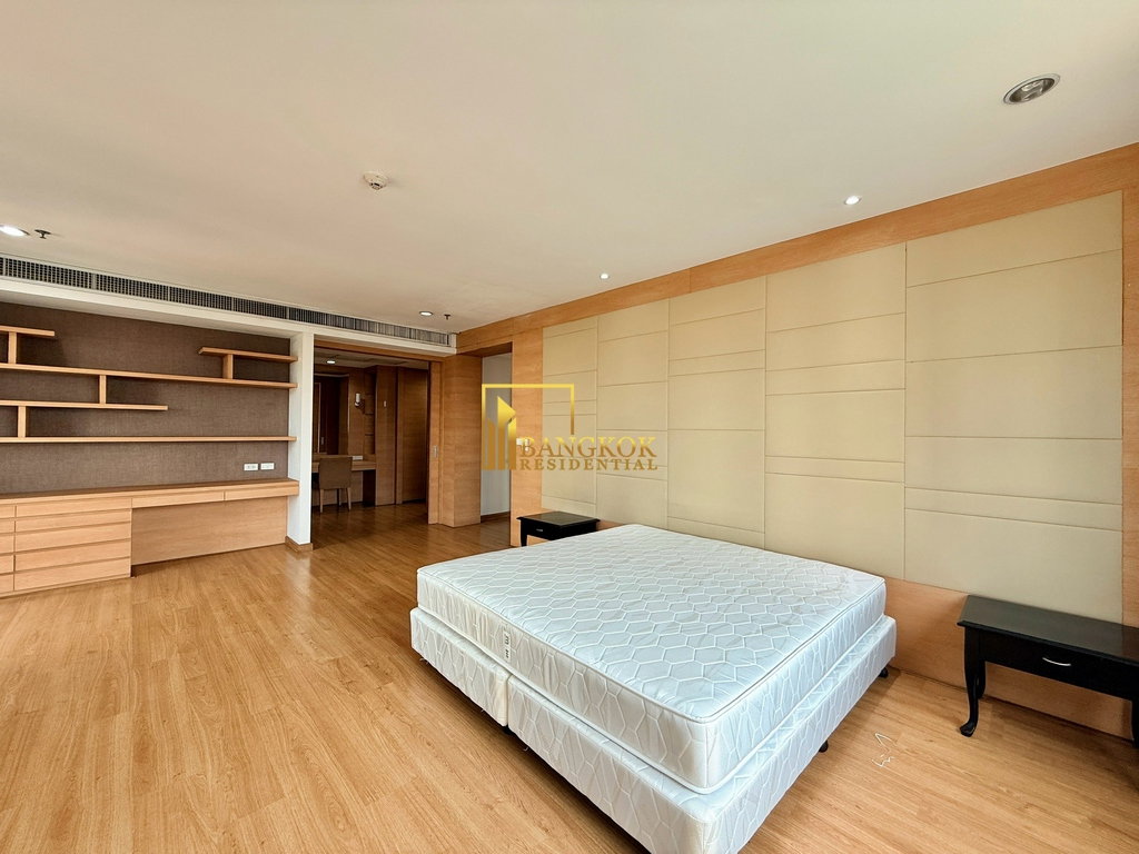 picture Fully Renovated 4 Bedroom Luxury Apartment in Ekkamai Area - BR20196AP - 12/56
