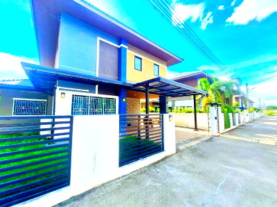 Houses for rent Chiang Mai : 			Nakornpayap Inter Sch 900m. Beautiful like-new 2story detached house Central Chiangmai 3.7km. Likhit Cheewan 500m. Intersection. 4bed 3bath          