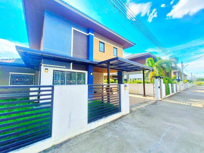 รูป รร.นานาชาตินครพายัพ 900 ม.บ้าน2ชั้น แยกลิขิตชีวัน 500 ม.4นอน เซ็นทรัล เชียงใหม่ 3.7กม. 3 น้ำ  60ตร.ว.180ตร.ม.พร้อมเฟอร์ฯครบ - รูปที่ 1/8