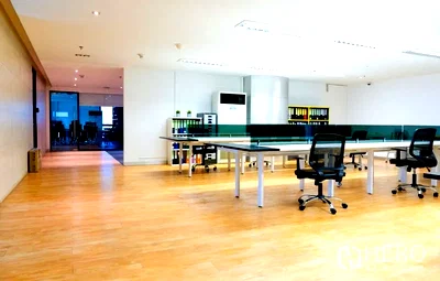 Office for rent Sukhumvit Road : For rent Office Space 398 sqm in Watthana, Bangkok BTS Ekkamai