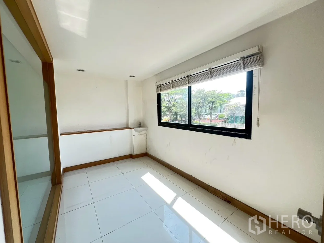 picture For Rent Retail Space 165 sqm in Khlong Tan Nuea, Watthana, Bangkok BTS Phrom Phong - 11/19