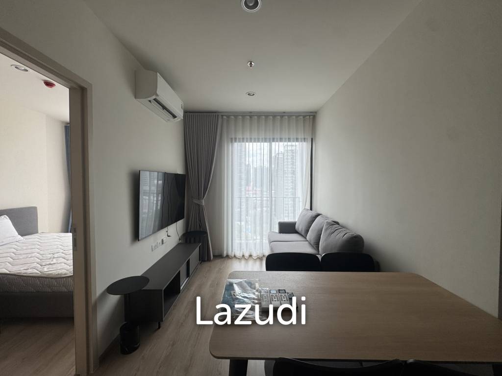picture Nue District R9 46 sqm Corner Condo with City View in Huai Khwang - 2/9