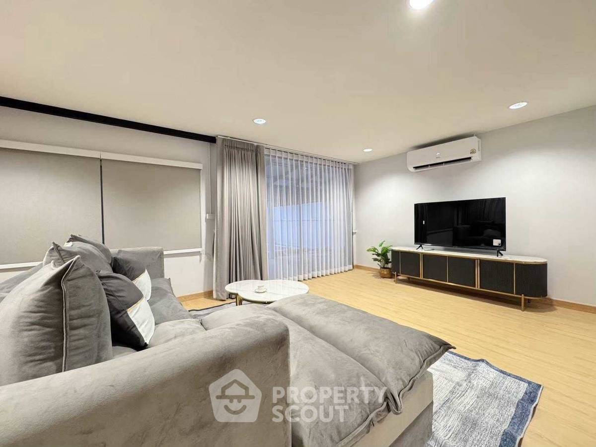 picture 5-BR Villa near MRT Sutthisan (ID 3369902) - 2/20