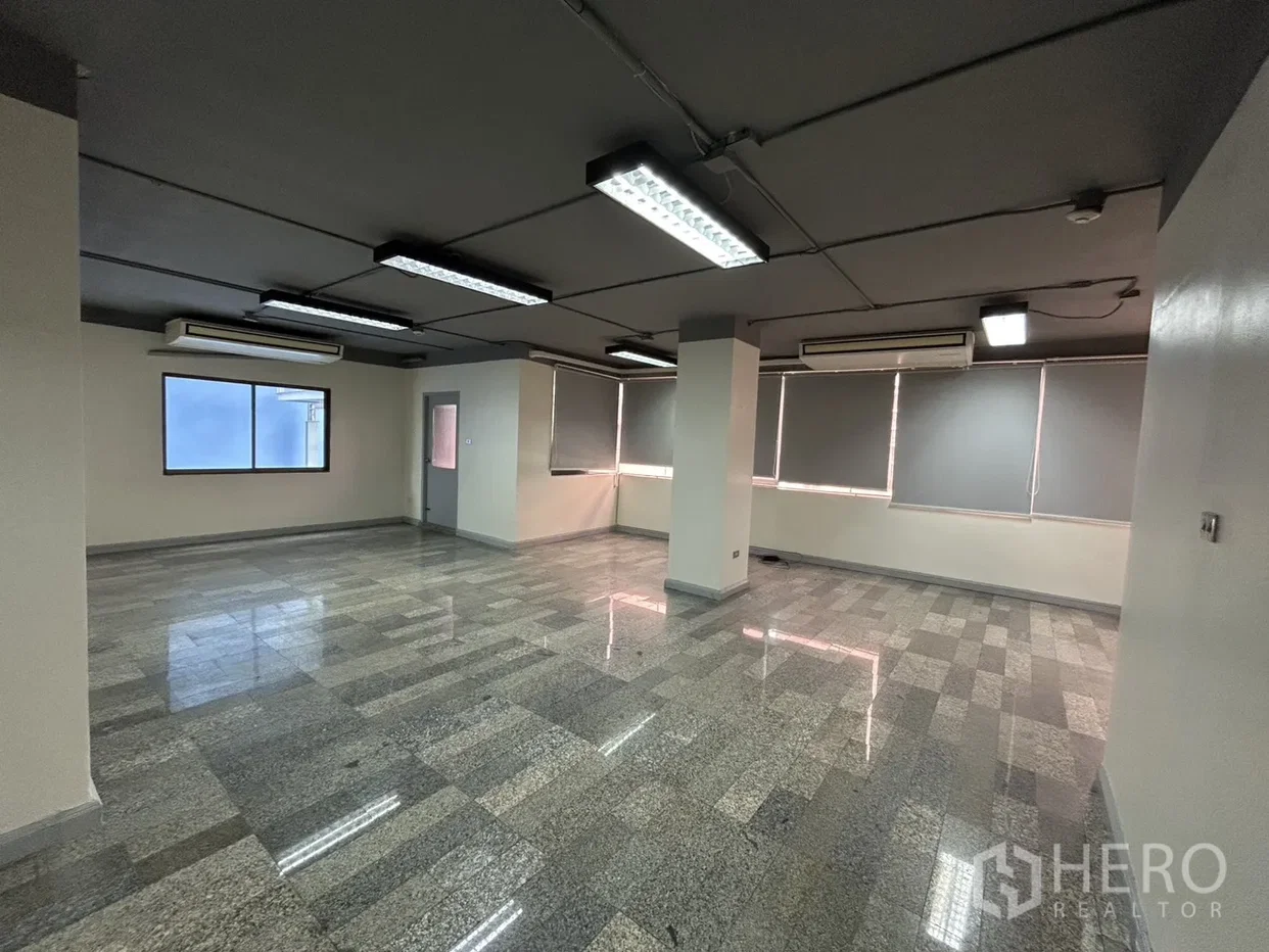 picture For rent Office Space 250 sqm in Phra Khanong, Khlong Toei, Bangkok BTS Thonglor - 2/6