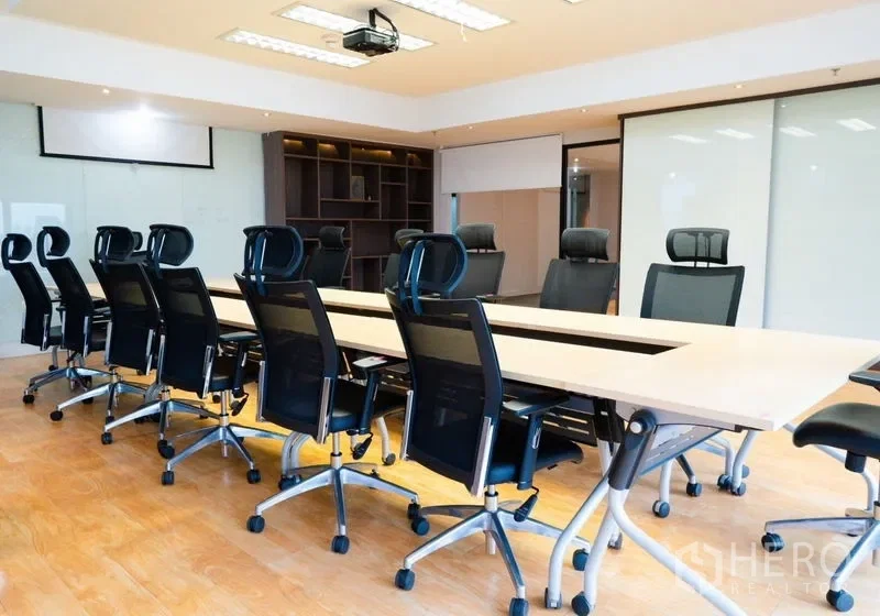 picture For rent Office Space 398 sqm in Watthana, Bangkok BTS Ekkamai - 4/12