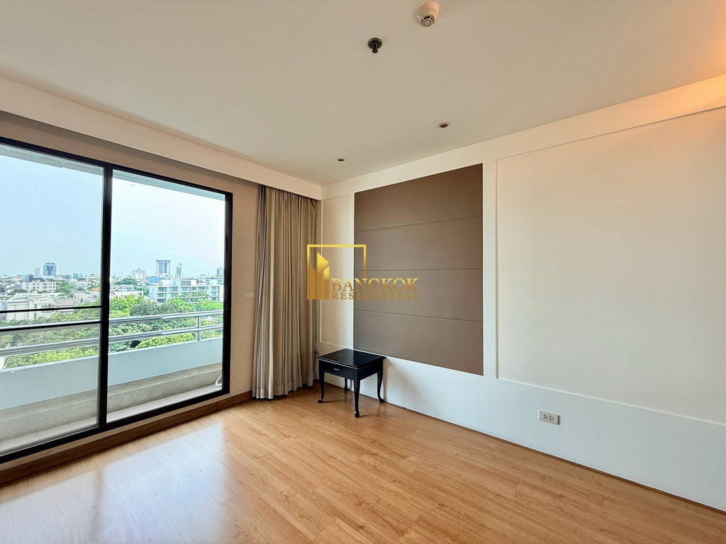 picture Fully Renovated 4 Bedroom Luxury Apartment in Ekkamai Area - BR20196AP - 24/56