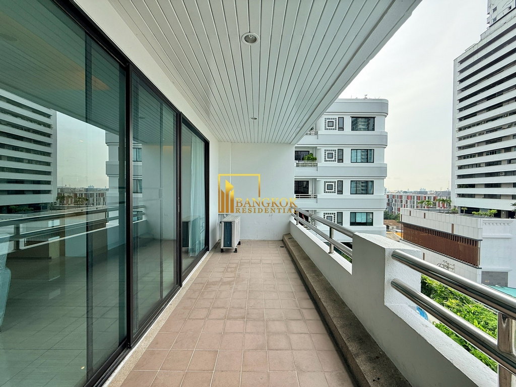 picture Fully Renovated 4 Bedroom Luxury Apartment in Ekkamai Area - BR20196AP - 9/56