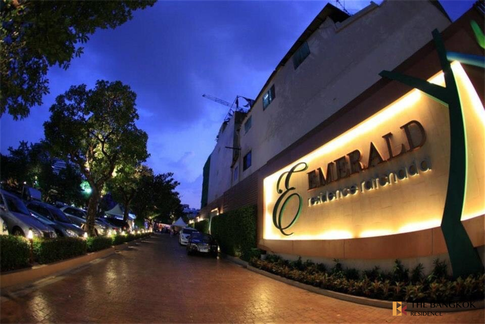 Move-in Ready, Just Bring Your Stuff Emerald Residence Ratchada near MRT Huai Khwang Station