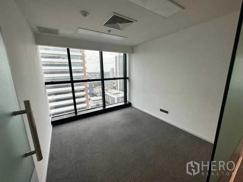 picture For rent Office Space 450 sqm in Watthana, Bangkok BTS Ekkamai - 5/12
