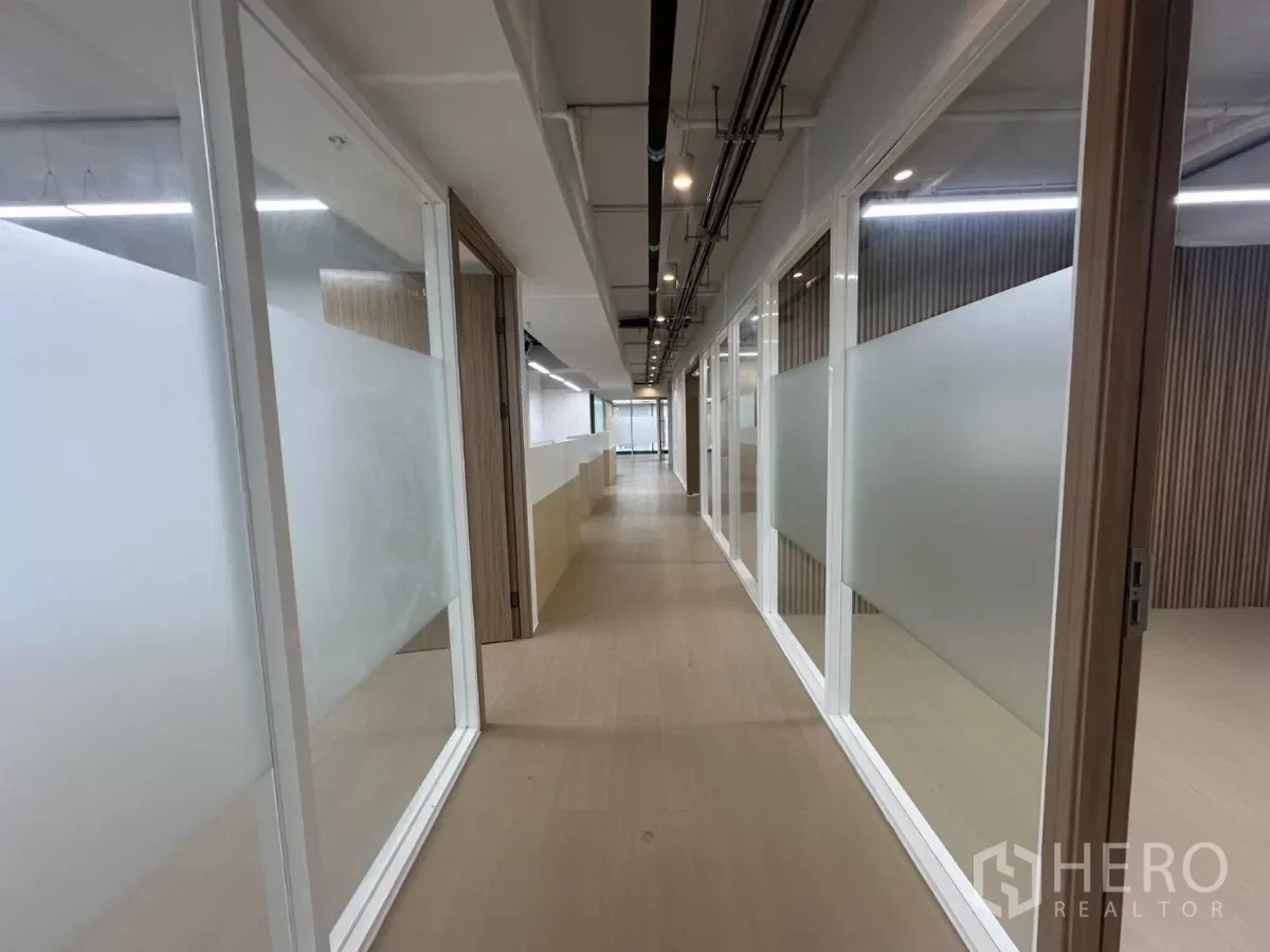 picture For rent Office Space 450 sqm in Khlong Tan Nuea, Watthana, Bangkok BTS Ekkamai - 3/17