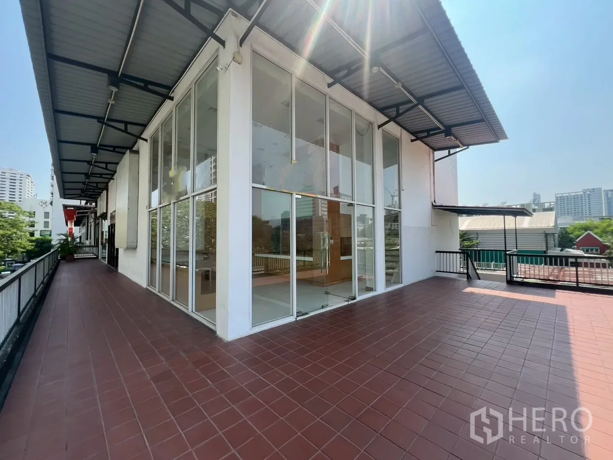 picture For Rent Retail Space 165 sqm in Khlong Tan Nuea, Watthana, Bangkok BTS Phrom Phong - 18/19