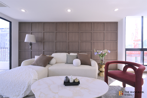 Convenient Travel, Great Value per Square Meter Icon III