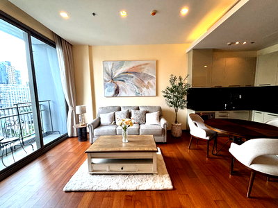 Condos for sale : Sell with tenant (1 year lease contract) Newly renovated corner room with unblocked view.