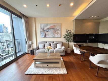 Sell with tenant (1 year lease contract) Newly renovated corner room with unblocked view.