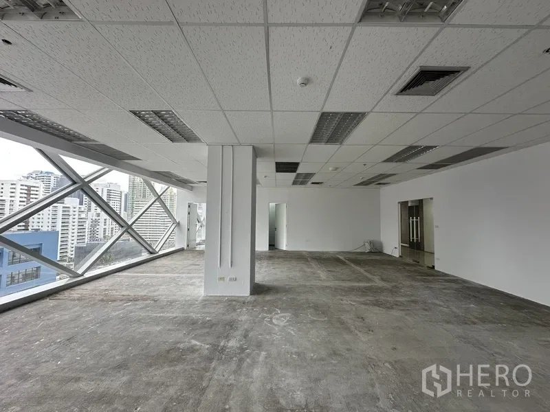 picture For rent Office Space 105 sq.m. in Khlong Toei Nuea, Watthana, Bangkok BTS Asok - 2/11