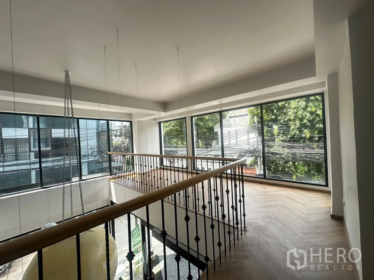 picture For Rent Retail Space 110 sq.m. in Khlong Toei Nuea, Watthana, Bangkok BTS Phrom Phong - 4/6