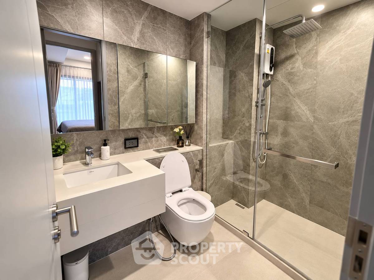 picture 200m To MRT Huai Khwang | 1-BR SOHO Bangkok Ratchada (ID 3368700) - 11/17